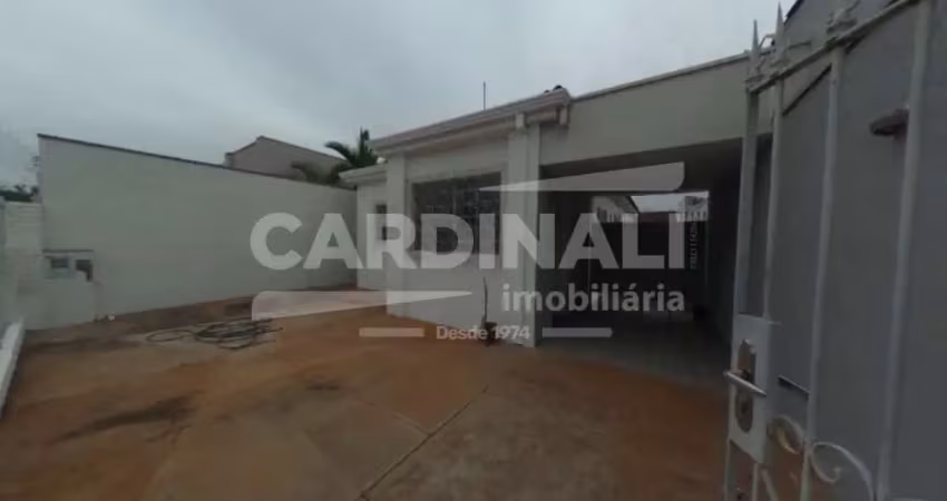 Casa com 3 quartos para alugar na Avenida Bandeirantes, Casa, 167, Centro, Araraquara