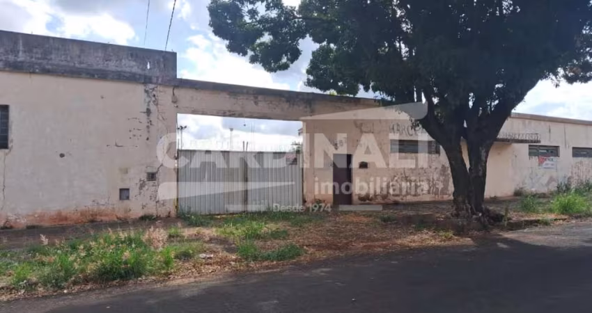Área ampla com ótima localização, a 5 minutos do centro da cidade.