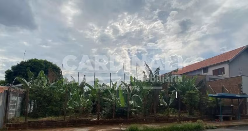 Terreno com boa localização, próximo escola e creche.
