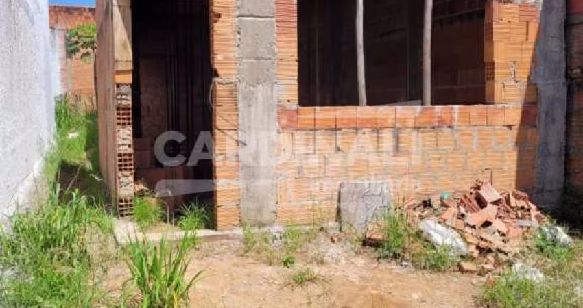 Imóvel em uma ótima localização com potencial para ser uma maravilhosa residência.