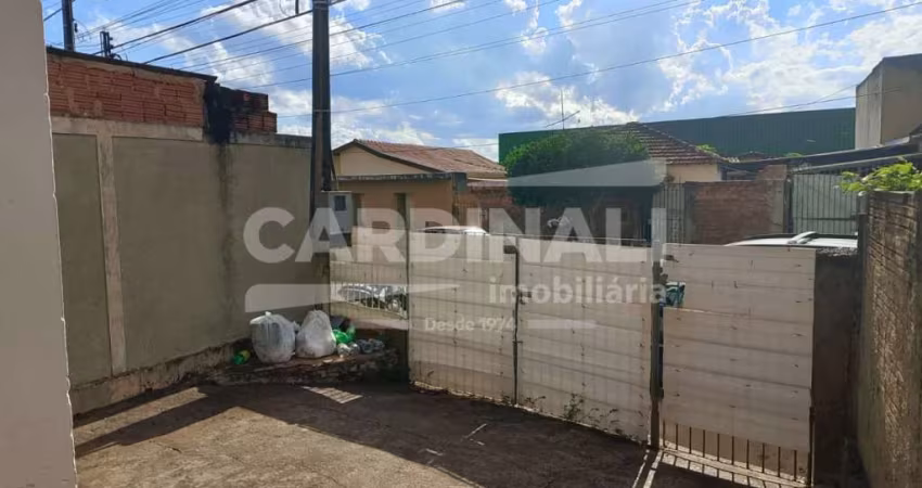 Casa com boa localização, próximo a escola e creche.