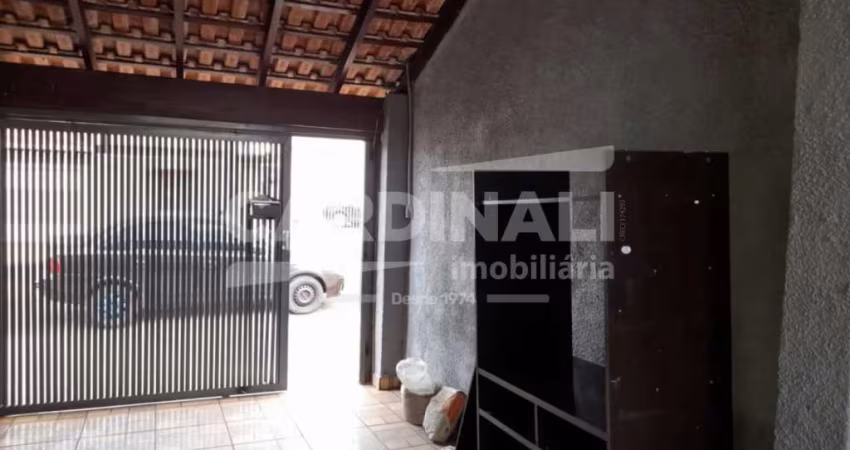 Casa com 2 quartos para alugar na Avenida José Roberto Fabiano, Casa fundos, 605, Jardim Europa (Vila Xavier), Araraquara