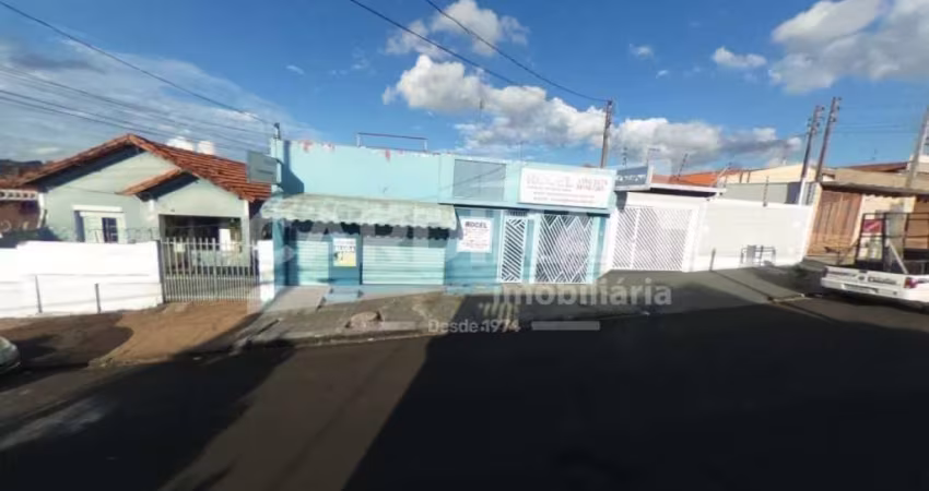 Imóvel misto em uma ótima localização próximo de comércios e acesso privilegiado.