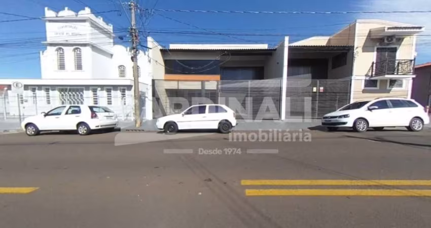 Barracão com ótima localização.