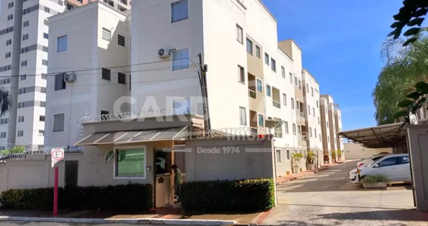 Apartamento com ótima localização, próximo a escola e creche.