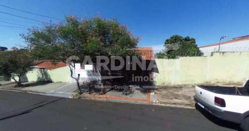 Casa de Meio Lote Localizado no Bairro Azulville.