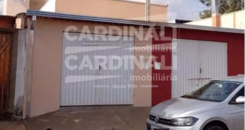 Casa com ótima localização, com 02 suítes.