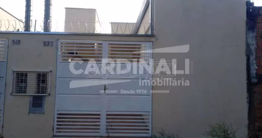 Conjunto com 04 casas todas separadas, ótimo investimento.