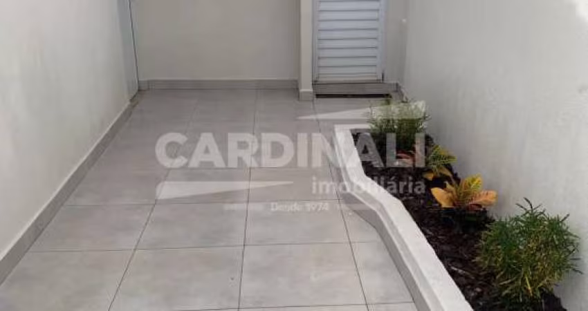 casa de dois dormitórios sendo um suíte em condomínio fechado.