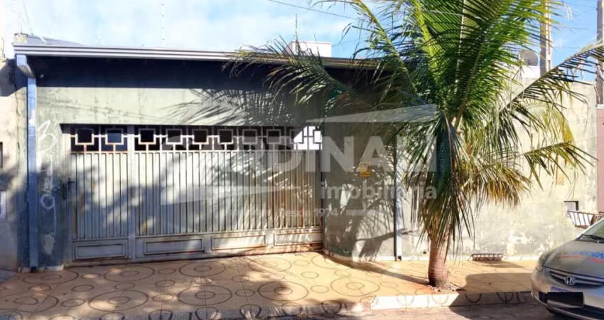 Casa com boa localização, próximo escola e creche.