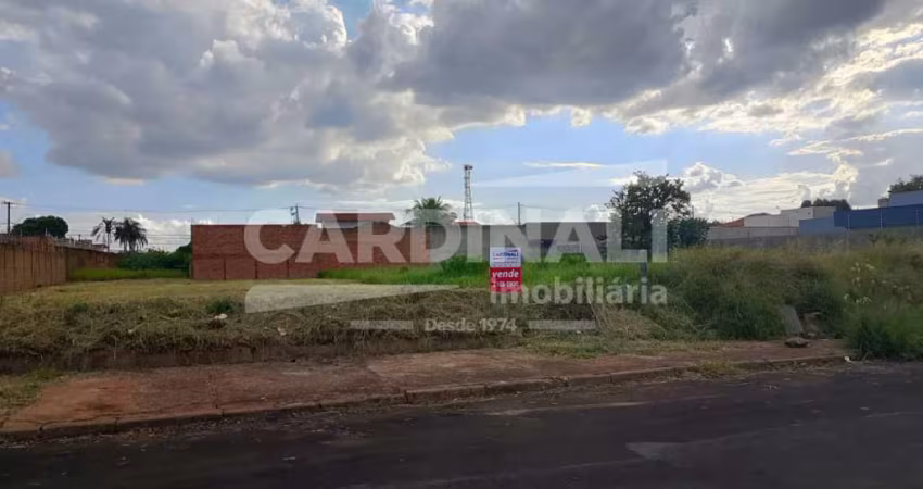 Terreno comercial, com excelente localização, próximo a supermercados e escolas.