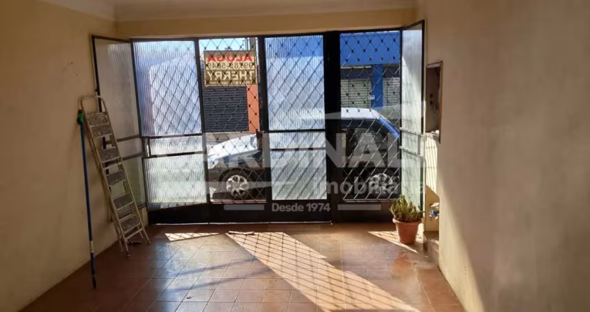 Sobrado no centro ao lado escola e comércio.