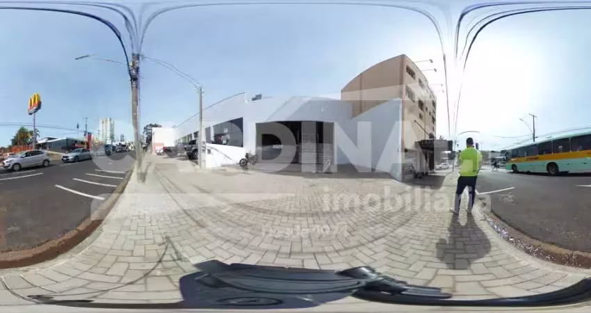 Barrão novo - Excelente localização - Estacionamento com 4 vagas