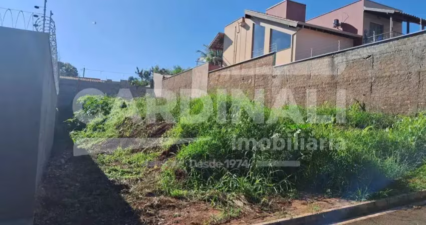 Terreno com caída favorável pronto para construir, ótima localização.