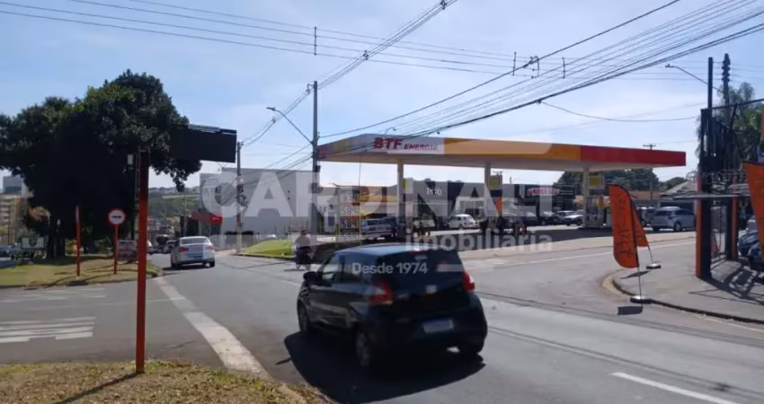 Sala comercial no posto de combustível com ótima localização.