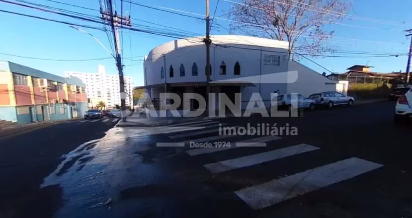 Imóvel comercial - excelente localização - salão amplo - com deck externo