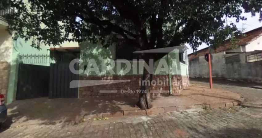 Casa com 03 dormitórios, sendo um suíte e localização privilegiada, no centro da cidade.