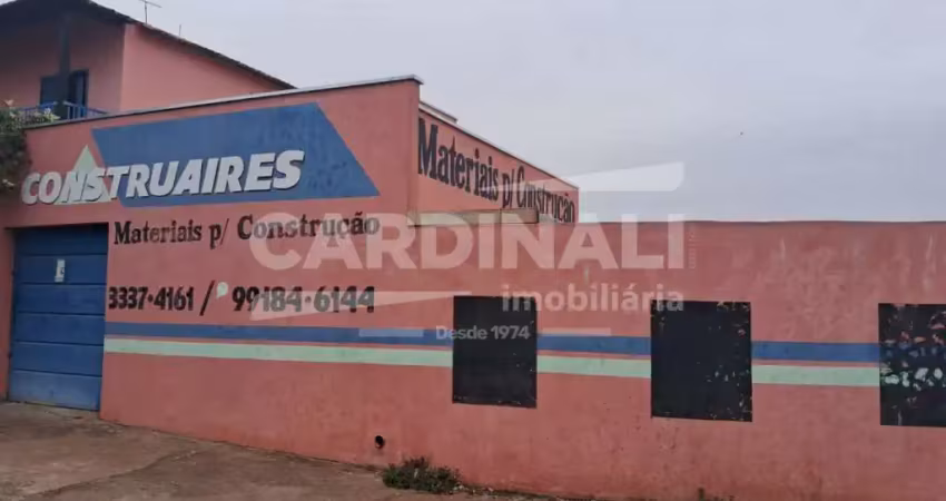 Barracão de esquina, com escritório e ótima localização.