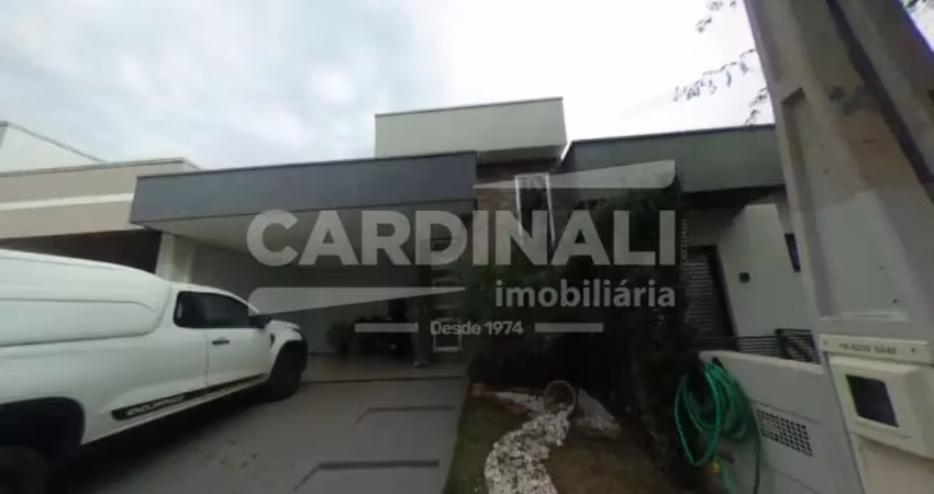 Linda casa em condomínio, com área de lazer completo e localização privilegiada.
