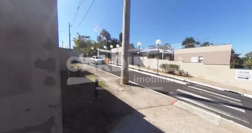 Apartamento de dois dormitórios com 1 vaga de garagem.