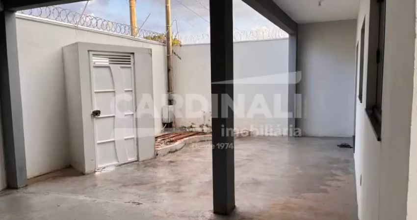 Casa nova, com lindo acabamento e ótima localização.