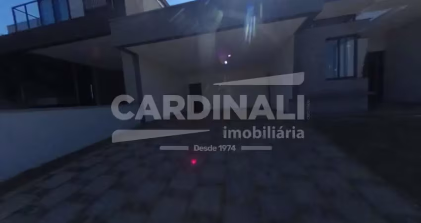 Casa com excelente localização, em condomínio fechado.