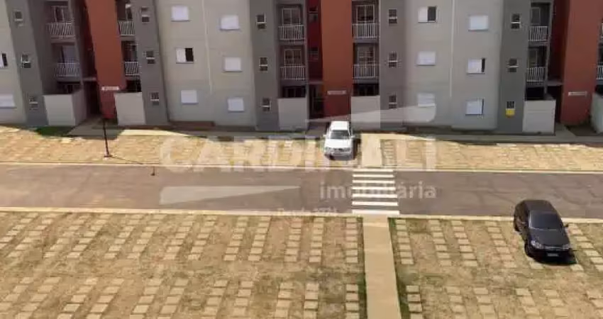 Apartamento com ótima localização, novo com porcelanato
