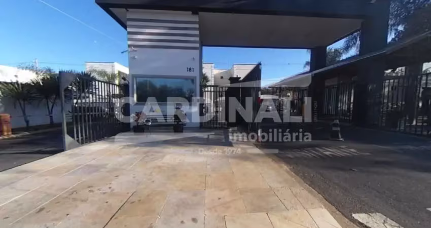 Apartamento de dois dormitórios com 1 vaga de garagem.
