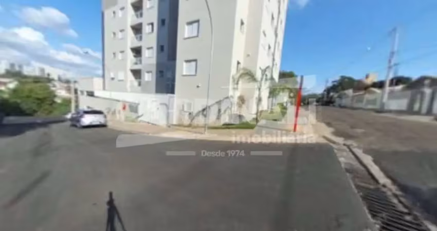 Apartamento de dois dormitórios com uma vaga de garagem.