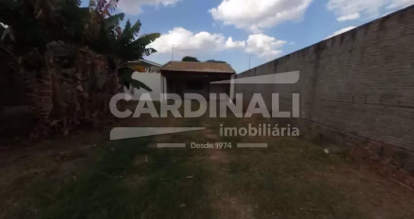 Casa com boa localização, próximo a escolas e supermercados.