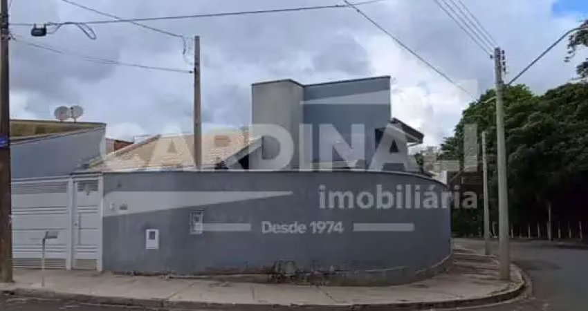 Casa a venda com 03 dormitórios, no bairro selmi dei, em araraquara.