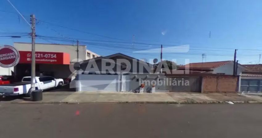 Imóvel localizada no centro de agua vermelha bem pertinho da igreja.
