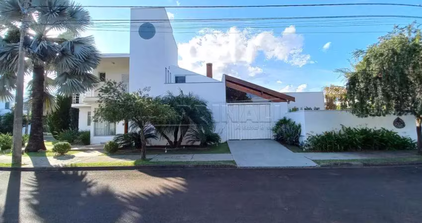 Casa em condomínio fechado, localização privilegiada