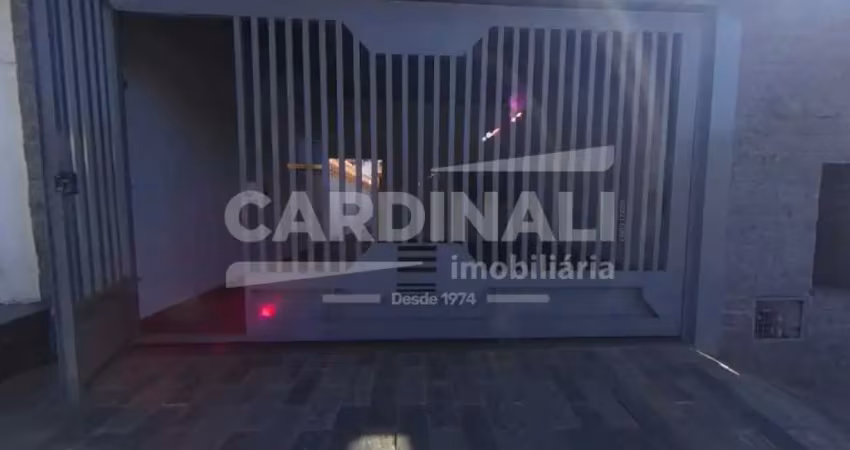 Casa de dois dormitórios com dua vagas de garagens.
