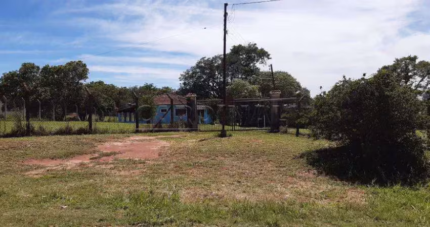 Chácara 5.000 m², casa com 2 dormitórios e varanda no varjão.