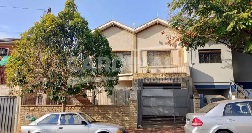Casa com excelente localização, próximo comércio e centro da cidade.