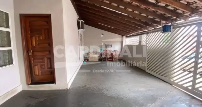 Casa com ótima localização, próximo a supermercados e comércio.