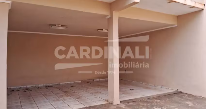Casa com ótima localização, 02 dormitórios com suíte.