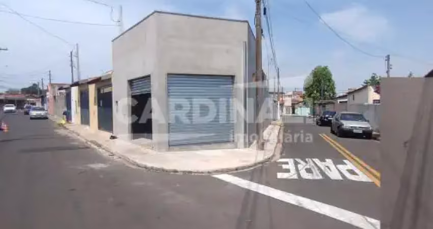 Salão em fase de acabamento, proprietário concede carência para locatário fazer conforme sua necessidade