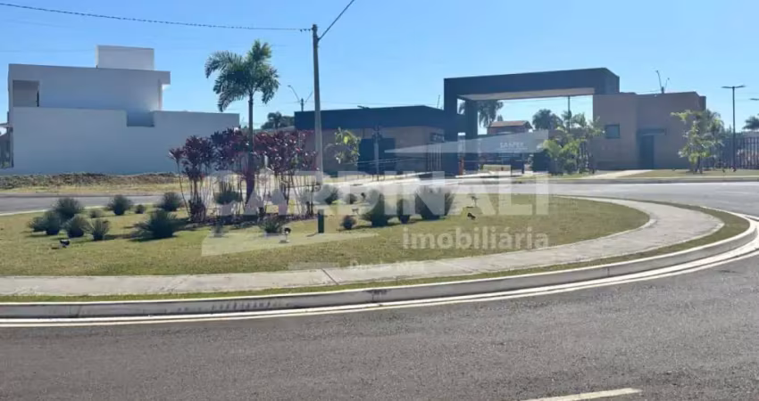 Excelente lote em condomínio perto da entrada e área de lazer, agende uma visita