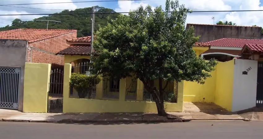 Casa com 3 quartos à venda na Rua Afonso Celestino, 573, Centro, Ribeirão Bonito