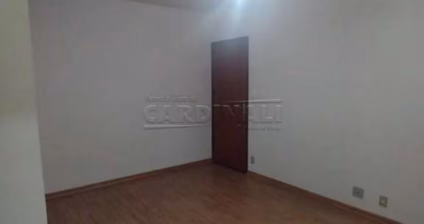 Excelente apartamento em condomínio muito bem localizado.