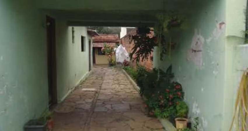 Casa com Terreno Amplo no Centro de Ibaté por R$480.000