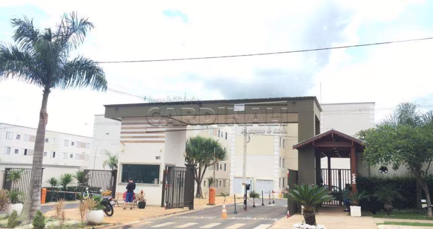 Apartamento com 2 dormitórios no Parque Fehr próximo a Unicep em São Carlos