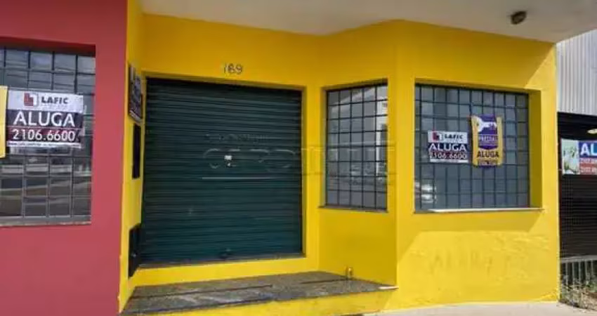 Salão comercial no centro de são carlos na frente da descasa