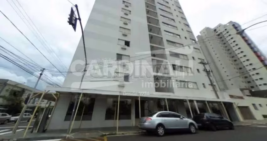 Apartamento 4 dormitórios sendo 1 suite com vaga de garagem coberta no centro.