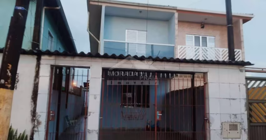 Sobrado Geminado no Imperador, 2 suítes, piscina, churrasqueira em Praia Grande - SP.
