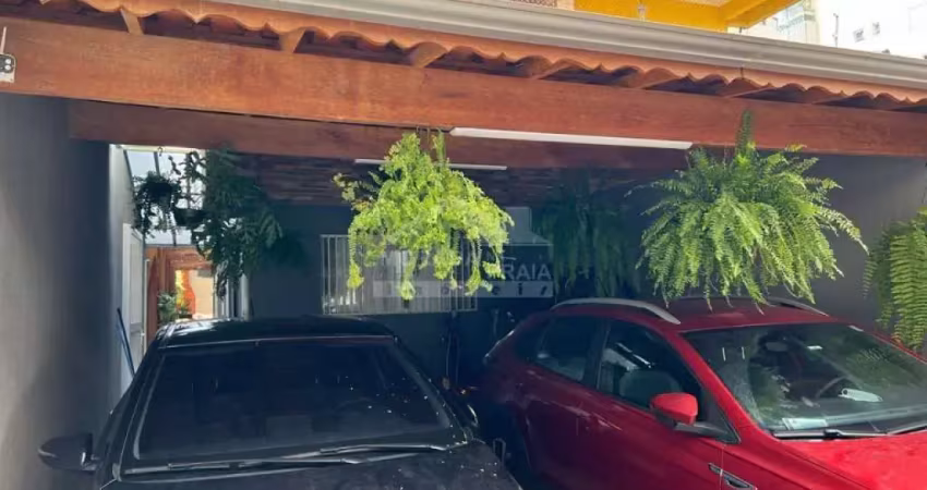 Sobrado geminado com lindos móveis planejados na vila tupi, praia grande - sp.