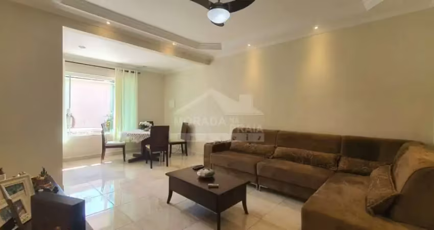 Casa isolada de 3 dormitórios no canto do forte, confira na praia grande.