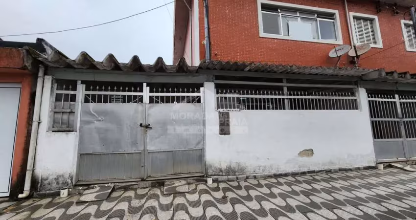 Casa geminada na mirim, 2 dormitórios, 2 vagas, confira na praia grande.